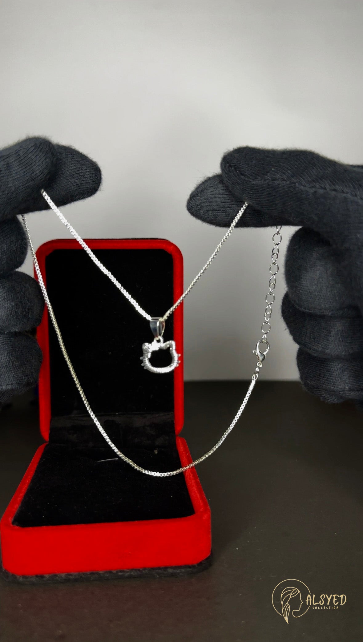 Elegant Shine – Minimalist Lightweight Kitty Necklace
